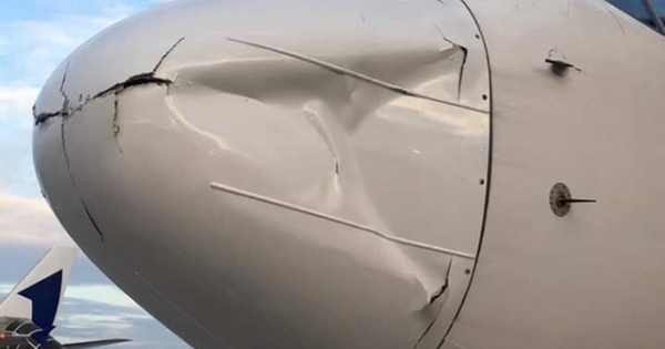 Va chạm với vật thể lạ trên không, máy bay Hàn Quốc hạ cánh khẩn cấp xuống sân bay Tân Sơn Nhất