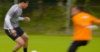[Clip]: Pha đi bóng đẳng cấp của Văn Hậu trên sân tập của SC Heerenveen