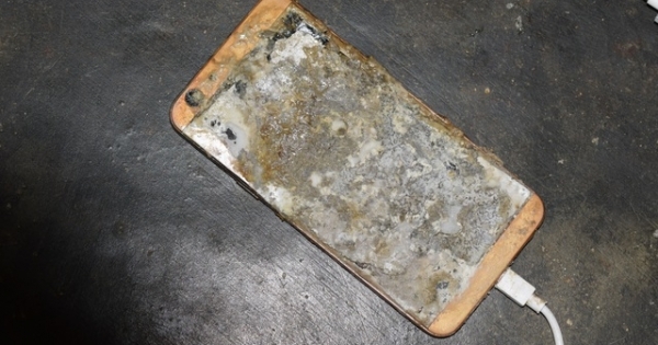 Quảng Ngãi: Điện thoại phát nổ khi đang sạc, nam thanh niên tử vong trên giường ngủ