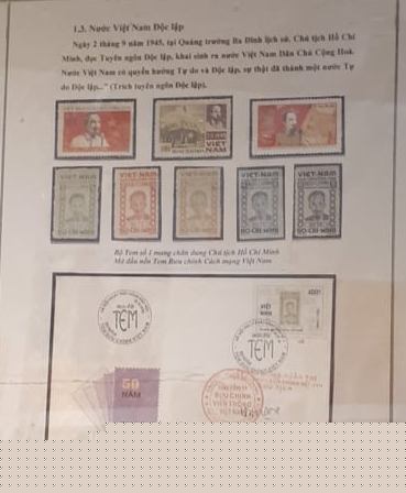 Bộ tem 5 mẫu đầu ti&ecirc;n thể hiện ch&acirc;n dung Chủ tịch Hồ Ch&iacute; Minh, nh&acirc;n dịp kỷ niệm lần thứ nhất C&aacute;ch mạng Th&aacute;ng T&aacute;m th&agrave;nh c&ocirc;ng. Ảnh: XC