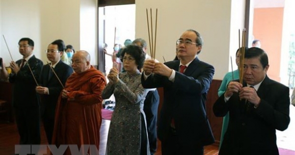 Đoàn đại biểu TP HCM dâng hương Chủ tịch Hồ Chí Minh, Chủ tịch Tôn Đức Thắng