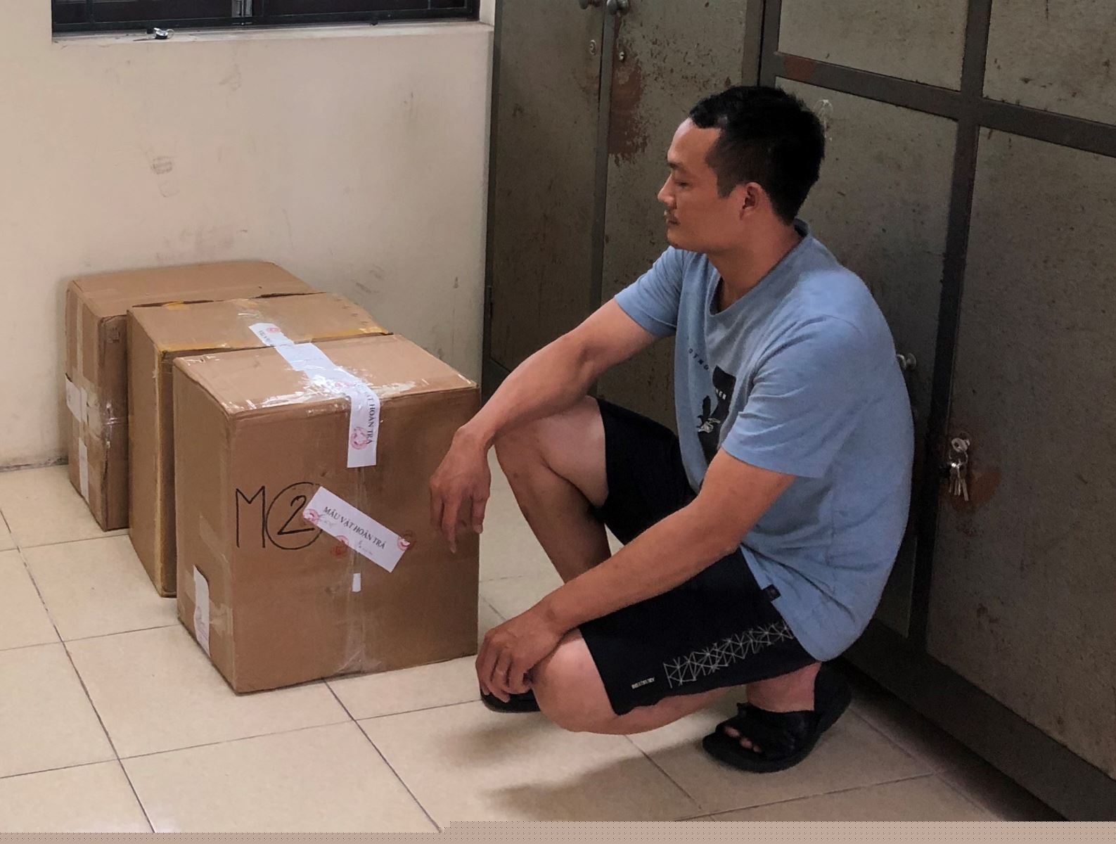 Vũ Tiến Cường và 3 thùng thuốc lá lậu tại Cơ quan Công an