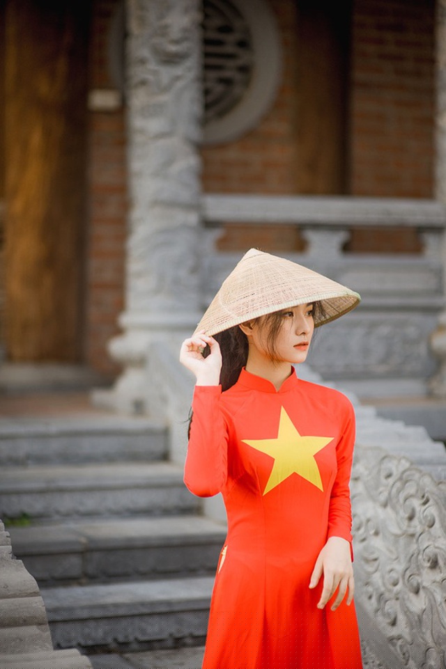 Linh Anh th&iacute;ch t&igrave;m hiểu lịch sử, để tr&acirc;n trọng nhiều hơn những g&igrave; đang c&oacute; ở hiện tại, để biết phấn đấu nhiều hơn cho tương lai tươi s&aacute;ng. Với Linh Anh, m&ocirc;n Lịch sử thật sự gợi được nhiều điều qu&yacute; gi&aacute;.