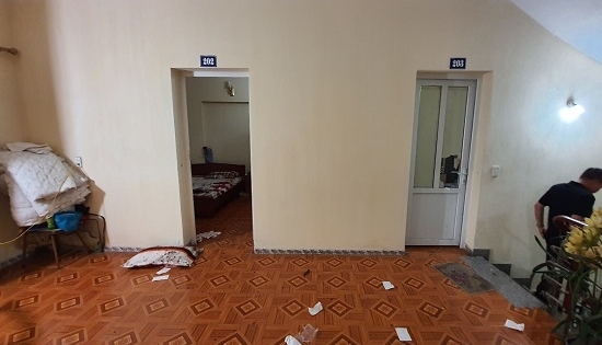 Quảng Ninh: Nghi phạm đâm chết tình địch trong nhà nghỉ ra đầu thú