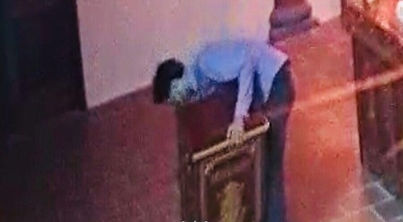 Nam thanh niên đột nhập nhà chùa phá hàng loạt hòm công đức trộm tiền