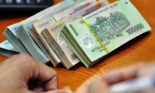 Tiền lương hàng tháng bị trừ những khoản bắt buộc nào?