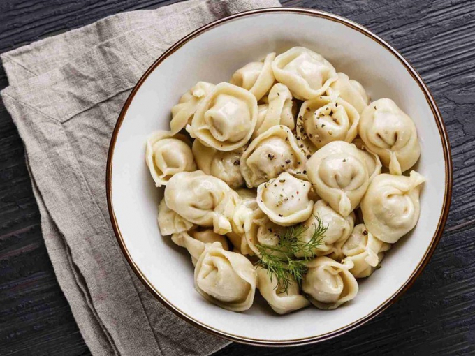 mon_banh_pelmeni_nay_con_duoc_menh_danh_la_mon_banh_hanh_phuc_cua_xu_so_bach_duong_ouce