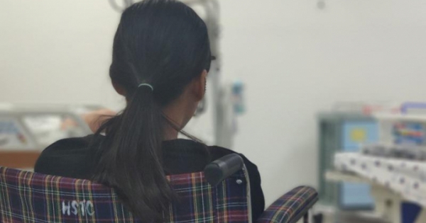 Con như chiếc lá giữa sóng gió gia đình