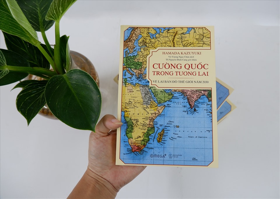 Cuốn &ldquo;Cường quốc trong tương lai - vẽ lại bản đồ thế giới năm 2030&rdquo; của Hamada Kazuyuki.