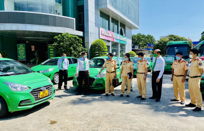 Việc cấp đổi biển kiểm soát màu vàng đối với xe kinh doanh vận tải sẽ giảm tới 7 thủ tục hành chính. (Ảnh: Công an Thanh Hóa)