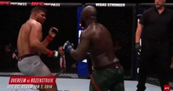 [Clip]: Võ sĩ Alistair Overeem bị hạ gục khi trận đấu chỉ còn 4 giây