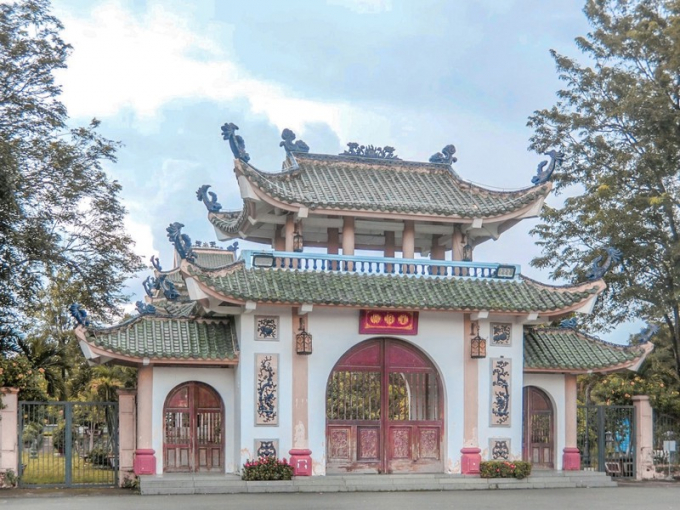 Cổng vào Văn Miếu Trấn Biên.