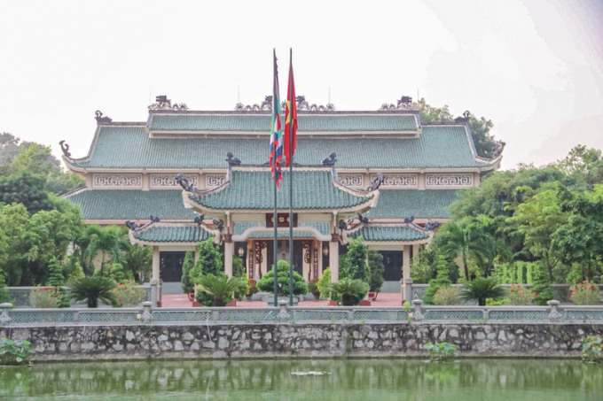 Từ trên gác Khuê Văn Các nhìn được một phần Văn miếu Trấn Biên.