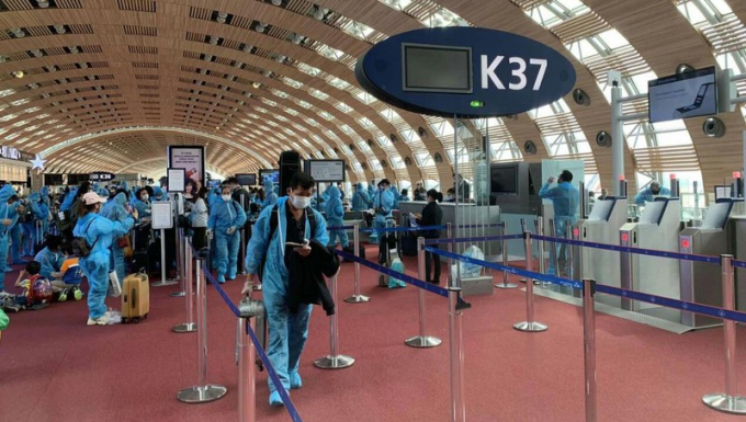 Đưa c&aacute;c c&ocirc;ng d&acirc;n về nước.