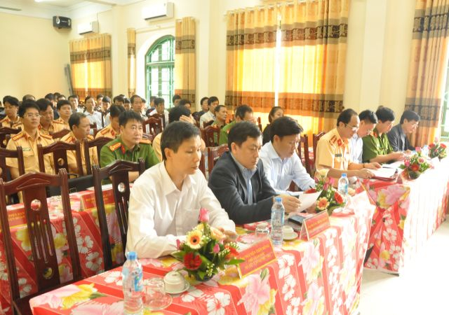 Hội nghị ra quân bảo đảm TTATGT, TTXH trên tuyến sông Lô. Ảnh: Duy Hoàng