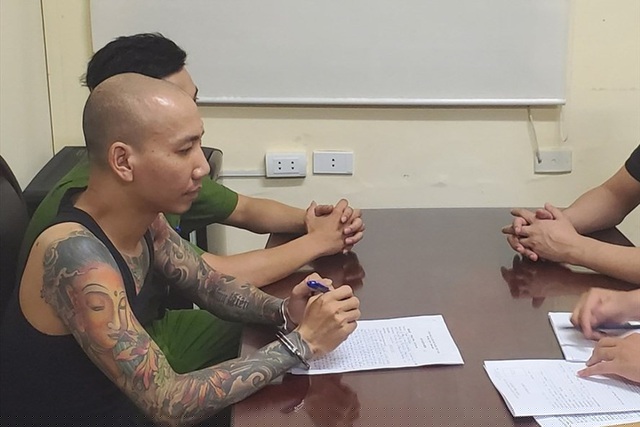 Giang hồ mạng Phú “Lê” khi bị bắt giữ hồi đầu tháng 8. Ảnh cơ quan công an.