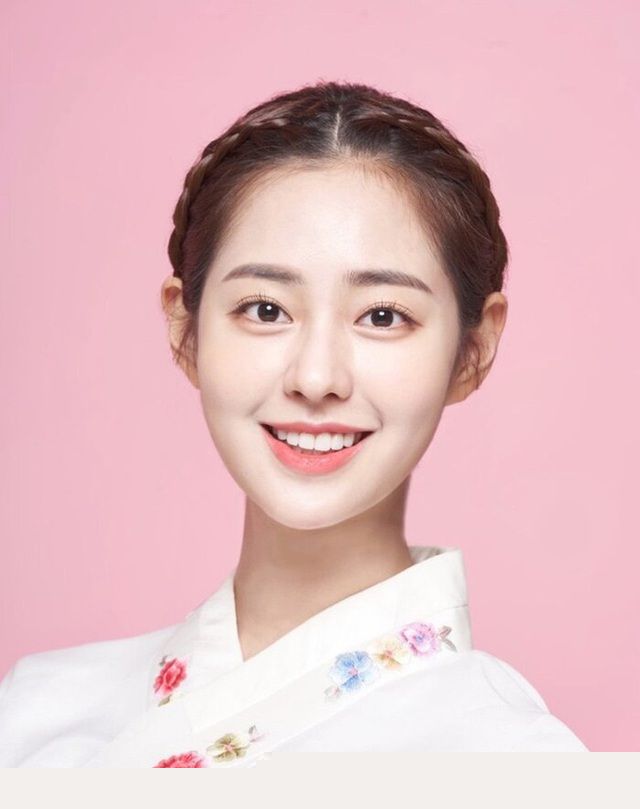 Tân Hoa hậu Hàn Quốc nhan sắc xinh đẹp tựa búp bê