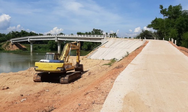Bình Định: Vì sao cầu 10 tỷ xây xong dân không dám đi?