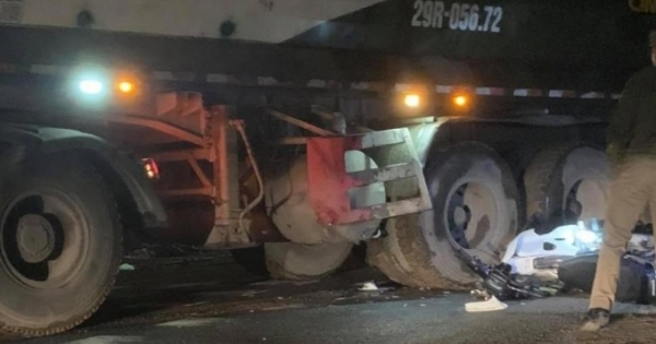 Xe máy va chạm với xe đầu kéo, người đàn ông ở Sơn La tử vong