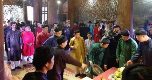 Khôi phục áo dài nam giới - tại sao không?