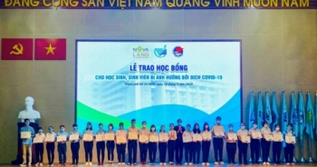 Niềm vui mùa tựu trường – Học bổng trao tay, nụ cười nhận lại