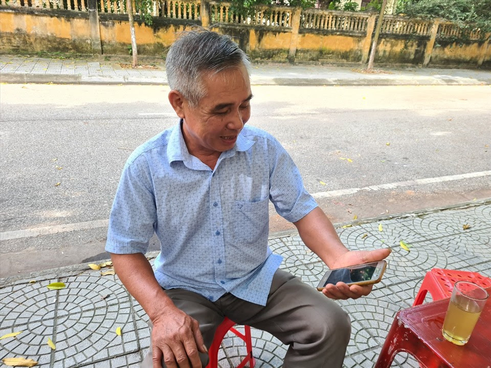 Ông Phạm Lê Dân - bố của bị cáo Phạm Văn Tiếp từng có quyết định sẽ thành người bào chữa cho con trai mình trong vụ án đánh bạc.