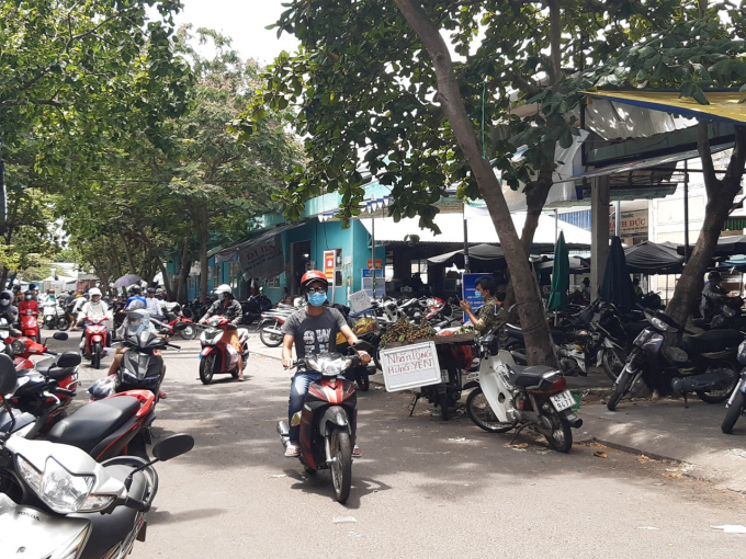 Trừ hoạt động bar, pub, karaoke, massage, vũ trường bị tạm dừng, Đà Nẵng các hoạt động khác trở lại bình thường. (Ảnh: Nguyễn Tuấn).