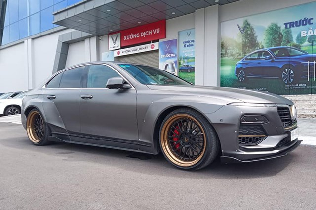 VinFast Lux A2.0 đầu tiên Việt Nam độ thân rộng.