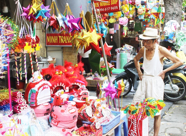 Đến hẹn lại l&ecirc;n, cứ v&agrave;o th&aacute;ng 8 h&agrave;ng năm, phố H&agrave;ng M&atilde; lại được