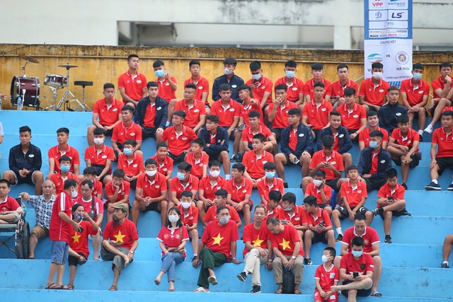 Người hâm mộ Viettel có mặt ở sân Hàng Đẫy