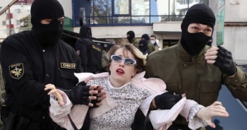 Biểu tình đòi Tổng thống từ chức: Hàng trăm phụ nữ Belarus bị bắt