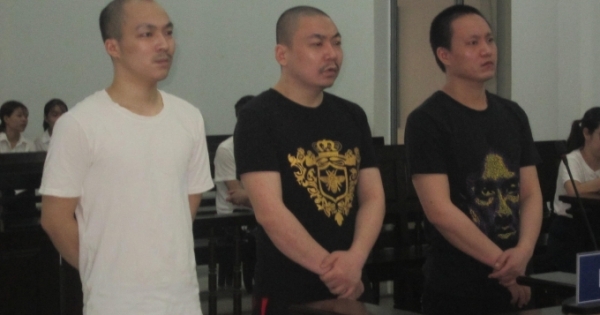 3 thanh niên Trung Quốc giết người sau mâu thuẫn tại quán hát