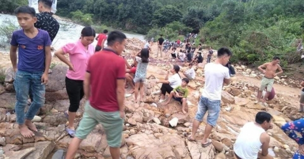 Quảng Ninh: Đi bắt cá, 2 vợ chồng bị nước lũ cuốn trôi