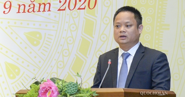 Trao Nghị quyết bổ nhiệm đồng chí Vũ Minh Tuấn làm Phó Chủ nhiệm Văn phòng Quốc hội