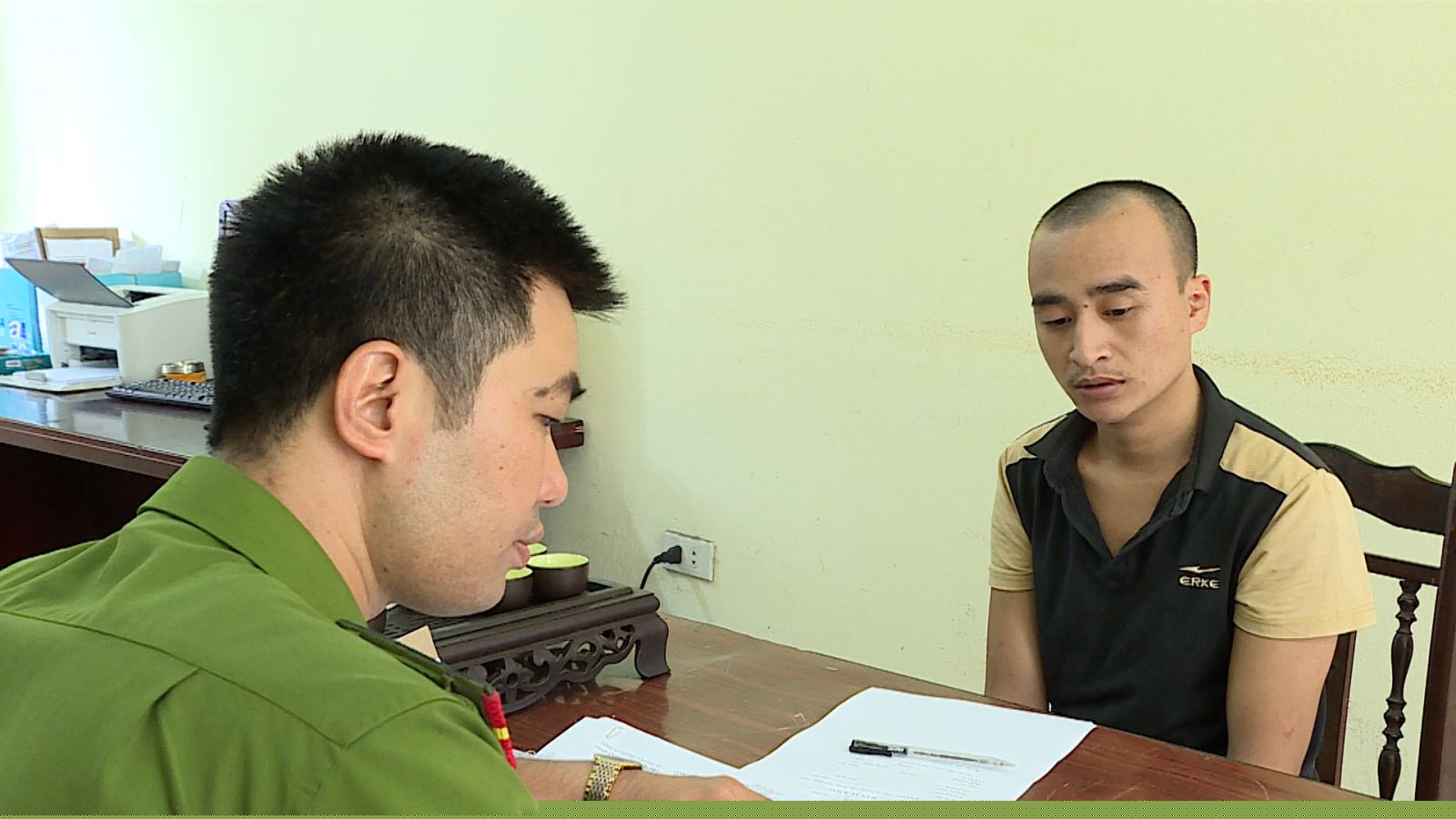 Đối tượng tại cơ quan công an