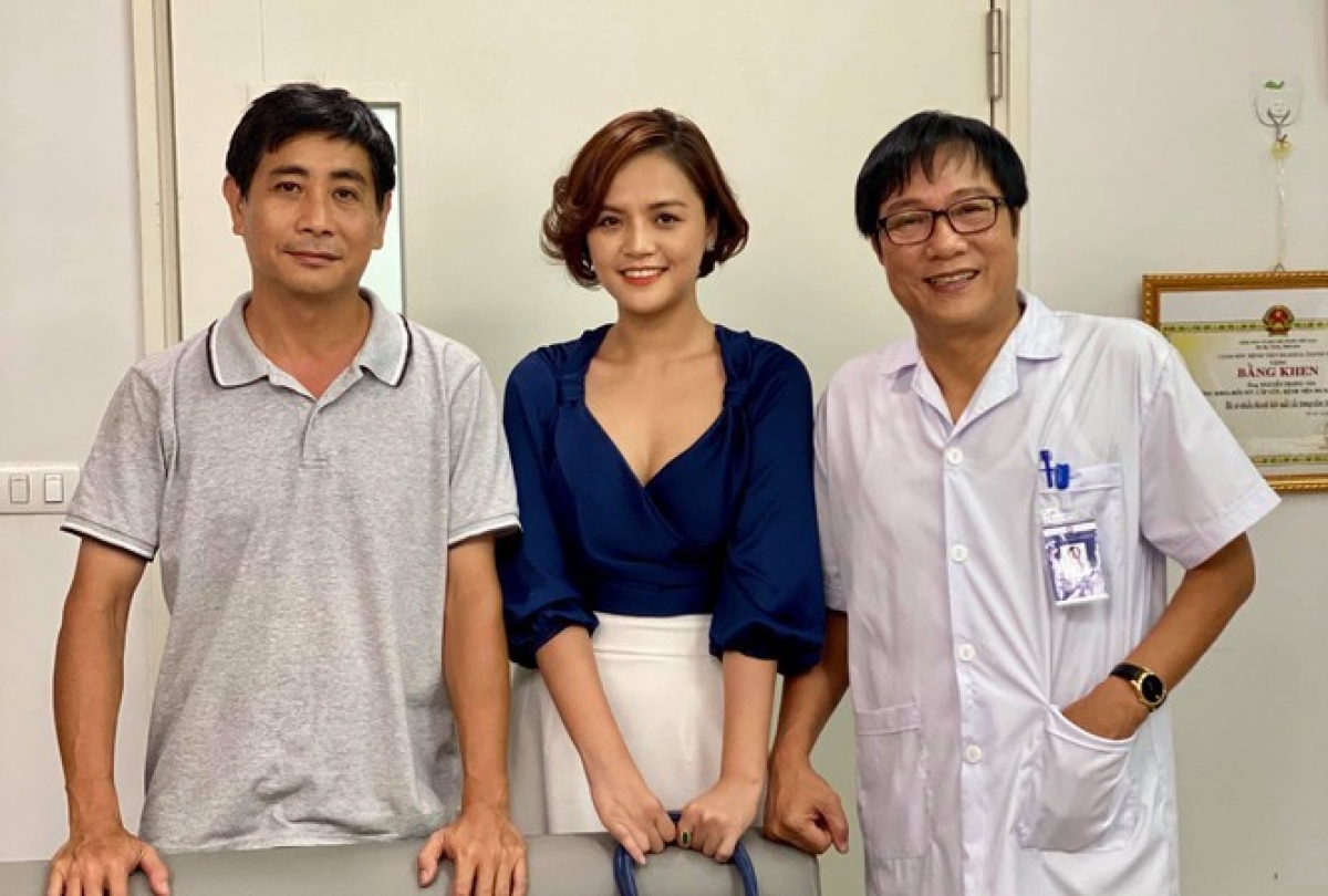 NSND Trọng Trinh bên Thu Quỳnh, đạo diễn Đào Duy Phúc.