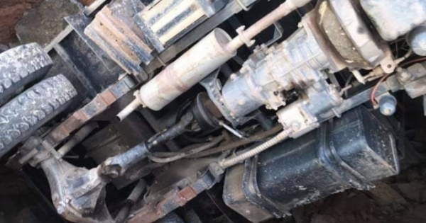 Quảng Ninh: Siêu hố tử thần nuốt chửng xe tải