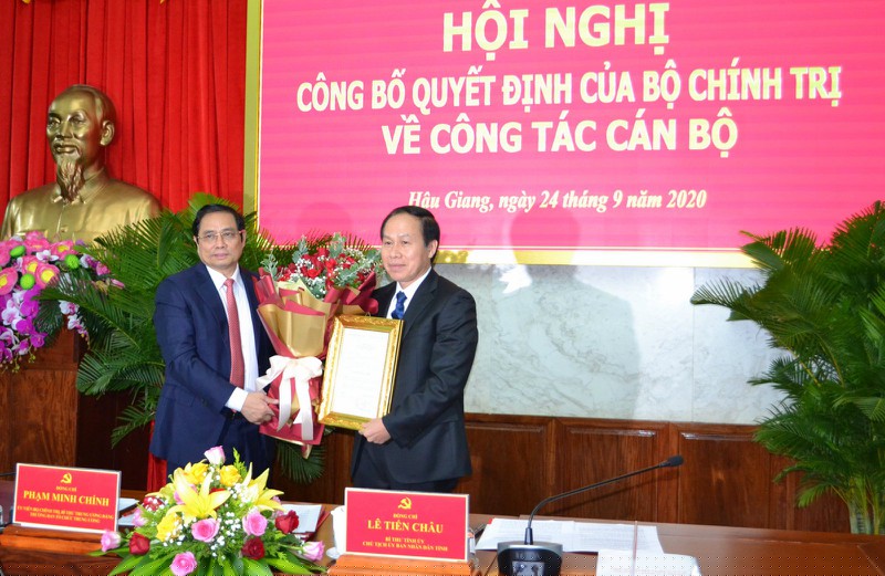 Ông Lê Tiến Châu nhận quyết định làm Bí thư tỉnh ủy Hậu Giang