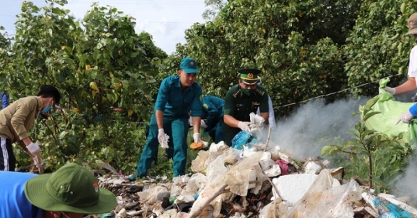 Cảnh sát biển đồng hành chia sẻ và hỗ trợ ngư dân vượt qua khó khăn