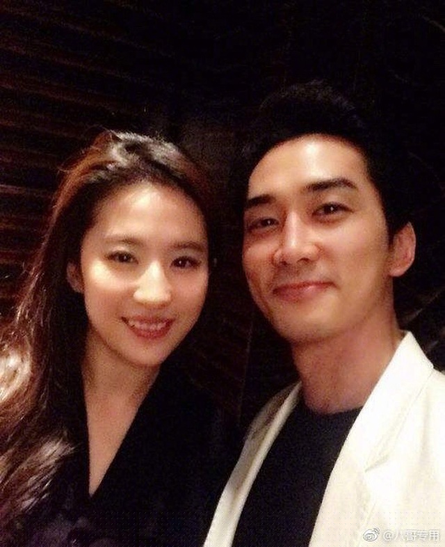 Sau mối tình 3 năm không thành với Song Seung Heon, Lưu Diệc Phi trở nên kín tiếng trong chuyện tình cảm. 