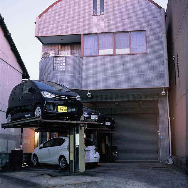 B&atilde;i đỗ xe th&ocirc;ng minh với nhiều tầng gi&uacute;p tiết kiệm kh&ocirc;ng gian.