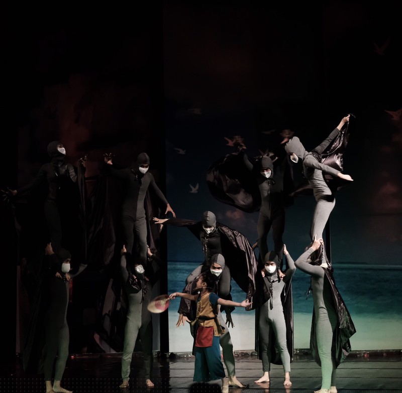 “Chúng ta hãy cùng chung tay để giải cứu trái đất, vì một môi trường xanh, sạch, đẹp”.