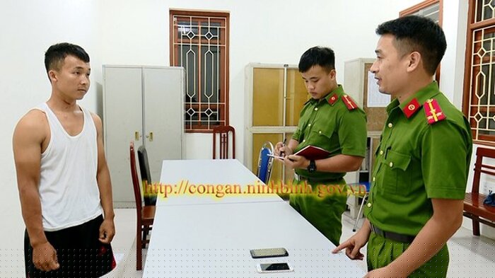 Phạm Thế Định tại cơ quan điều tra. Ảnh: Công an Ninh Bình