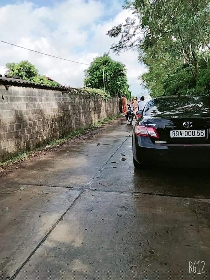 Khu vực lối vào nhà của nạn nhân