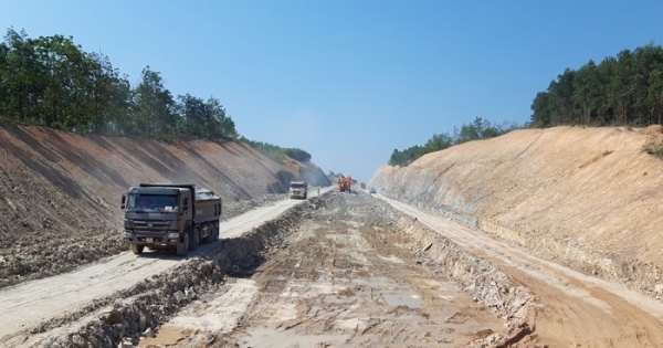 Khởi công đồng loạt 3 dự án đầu tư công cao tốc Bắc - Nam