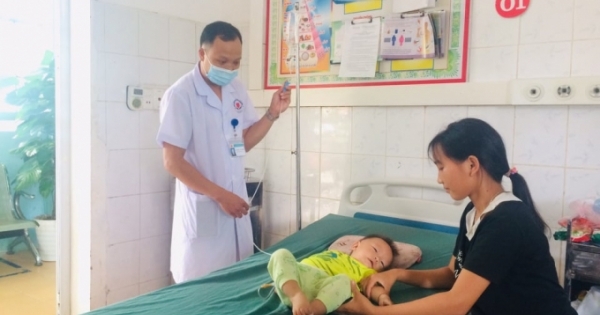 Ăn  nhầm thuốc diệt kiến, 2 cháu nhỏ ở Hà Giang nhập viện