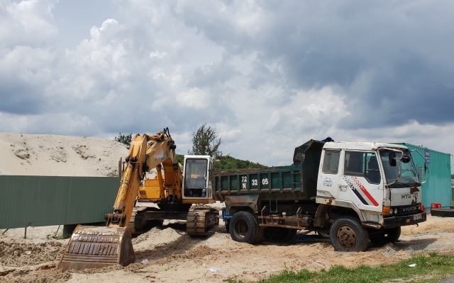 Bà Rịa – Vũng Tàu: Lợi dụng việc nạo vét cảng cá, Công ty Việt Khôi Hưng khai thác cát trái phép?