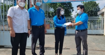 Thăm hỏi, động viên cán bộ công đoàn khỏi bệnh sau khi điều trị COVID-19
