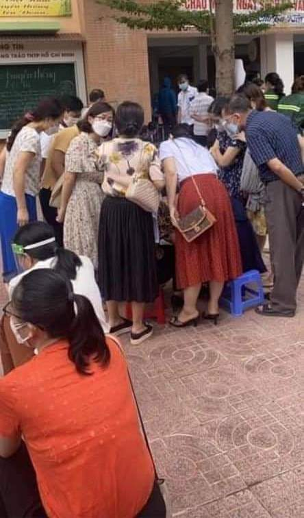 240895575_906747603607384_2904304012396202728_n