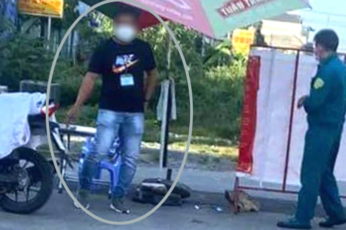 Ông Trương Văn Công (trong vòng tròn) là Tổ phó Tổ kiểm soát dịch Covid-19 của phường Bình An đã có hành vi